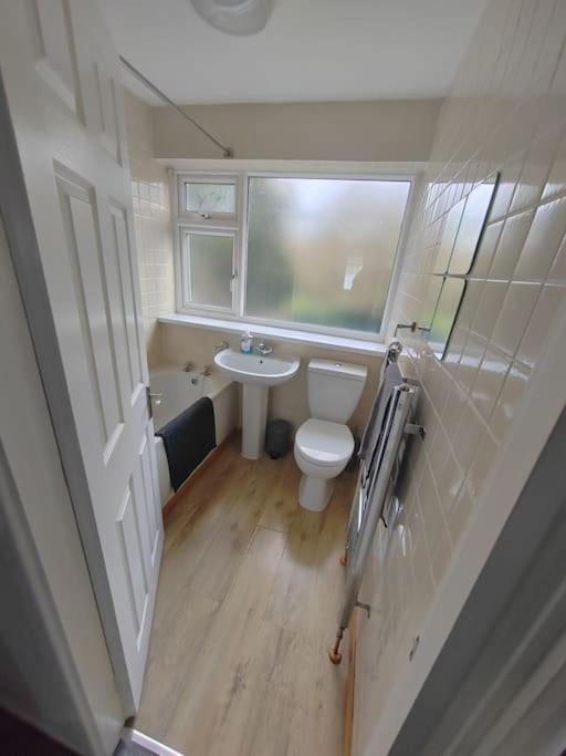 Cosy Brighouse 3 Bed House-Great For Contractors Apartment Exterior foto