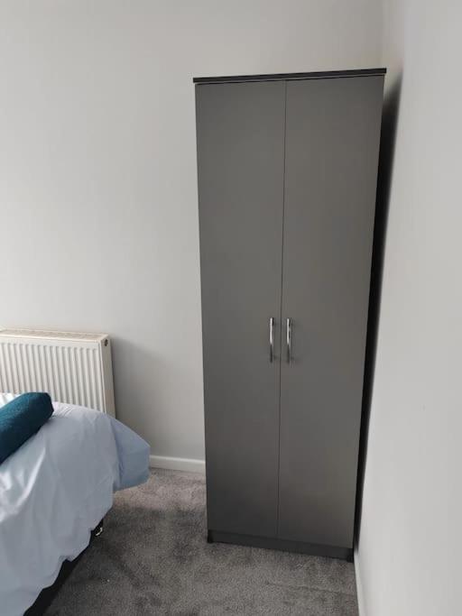 Cosy Brighouse 3 Bed House-Great For Contractors Apartment Exterior foto
