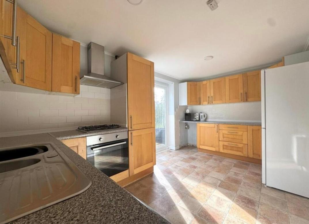 Cosy Brighouse 3 Bed House-Great For Contractors Apartment Exterior foto