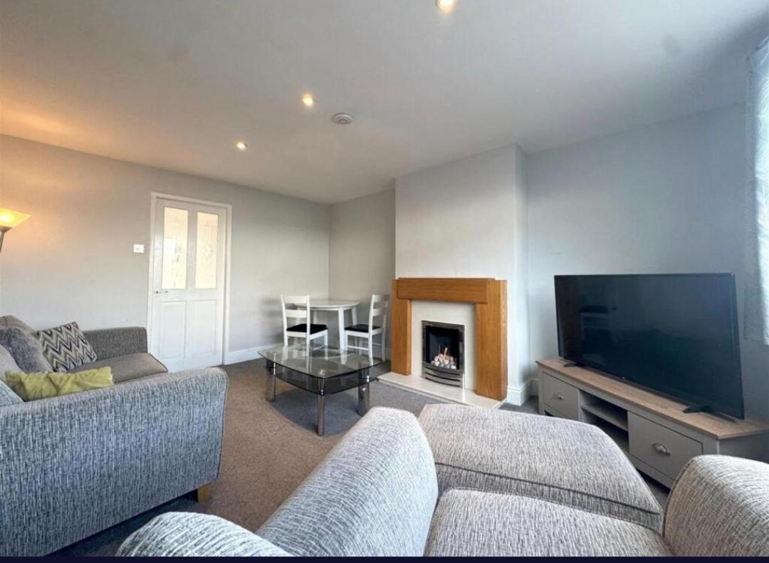 Cosy Brighouse 3 Bed House-Great For Contractors Apartment Exterior foto
